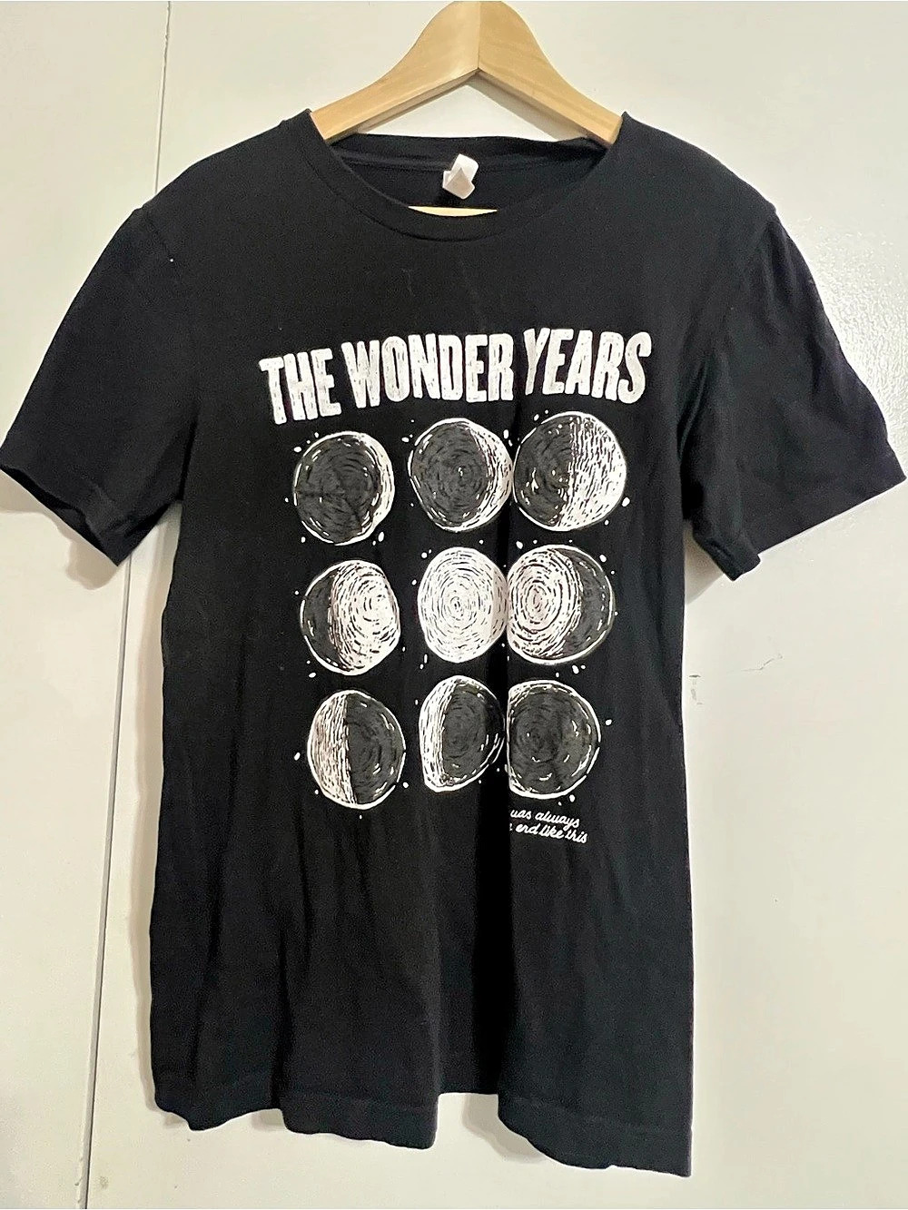 The Wonder Years Graphic Short Sleeve Tee in Black Size Medium